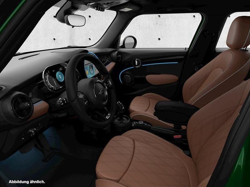 Gebraucht Mini Cooper 136 PS (100 kW) 2023 British racing green iv Kleinwagen