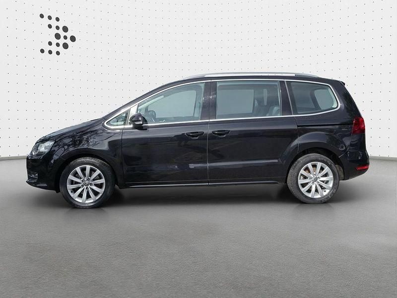 Gebraucht VW Sharan Highline 150 PS (110 kW) 2022 Deep black perleffekt Van / Kleinbus
