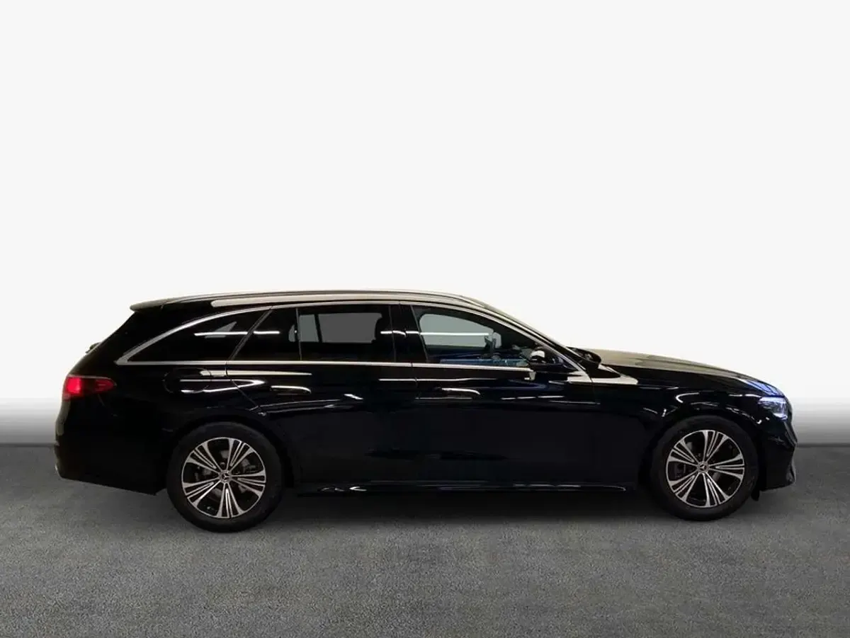 Gebraucht Mercedes E220 Avantgarde 197 PS (144 kW) 2026 Schwarz Kombi