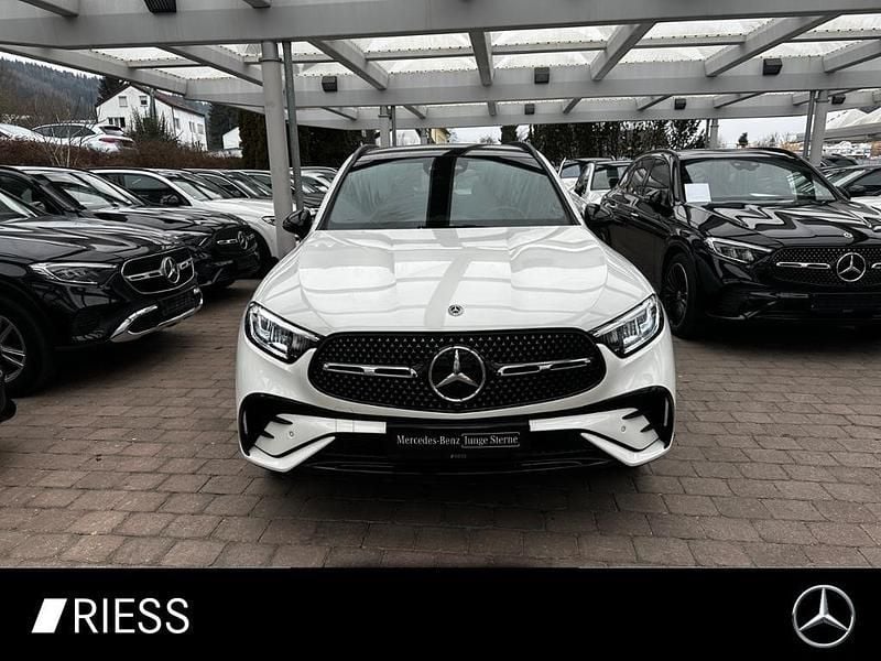 Unilack polarweiß Gebraucht 2024 Mercedes GLC220 AMG SUV | 58.440 € - Bild 1/4