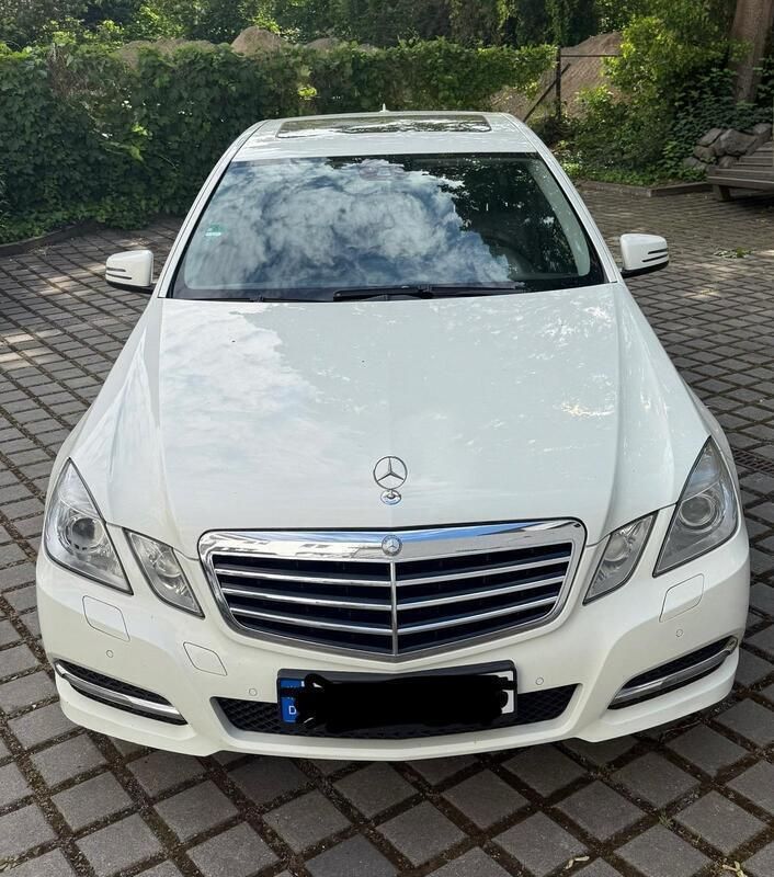Weiß Gebraucht 2011 Mercedes E220 Avantgarde Limousine | 11.200 € (Fairer Preis) - Bild 1/4