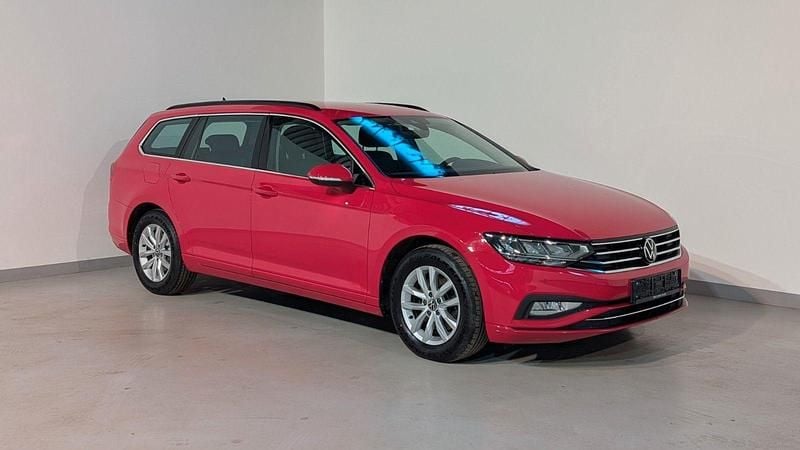 Gebraucht VW Passat Business 122 PS (89 kW) 2023 Rot Kombi