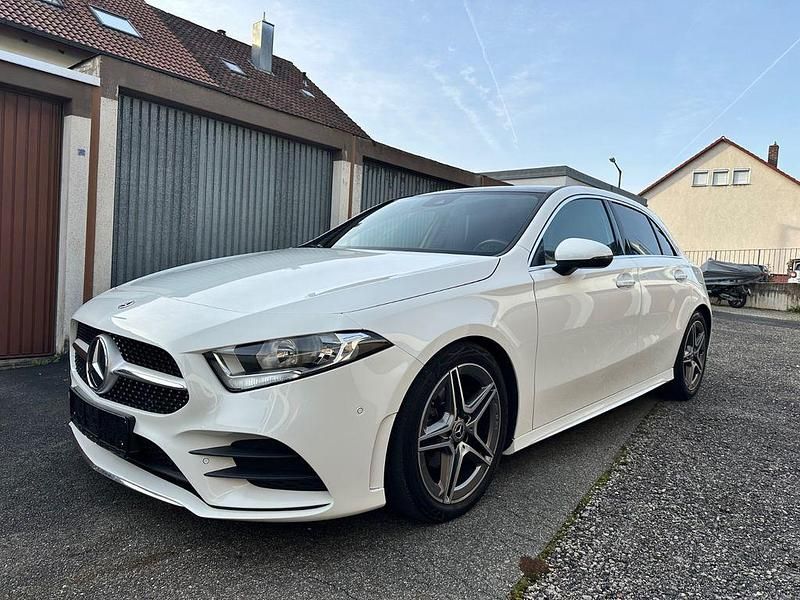 Weiß Gebraucht 2021 Mercedes A180 AMG line Limousine | 18.300 € (Superpreis) - Bild 1/4