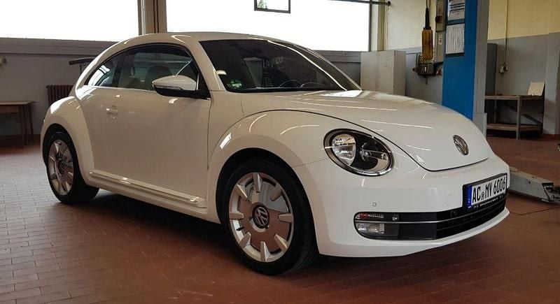 Gebraucht VW Beetle Design 105 PS (77 kW) 2012 Weiß Kleinwagen