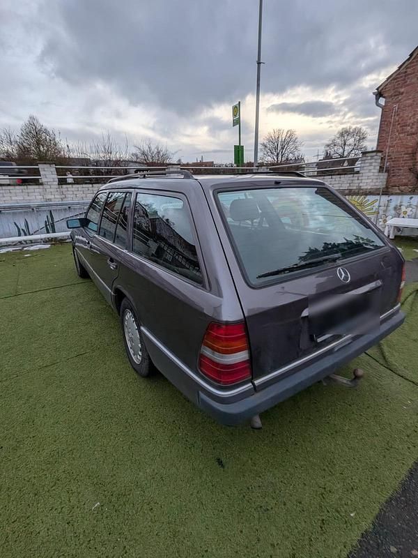 Gebraucht Mercedes 300 81 PS (59 kW) 1992 Beige Kombi