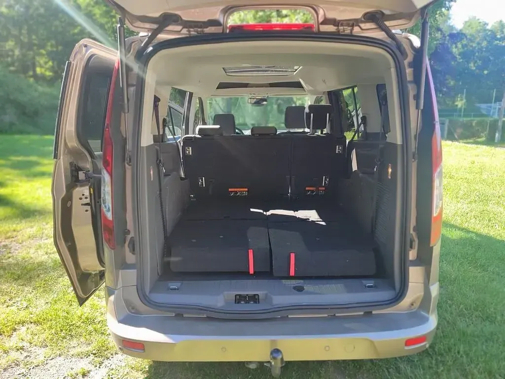 Gebraucht Ford Tourneo Connect Titanium 120 PS (88 kW) 2020 Silber Van / Kleinbus