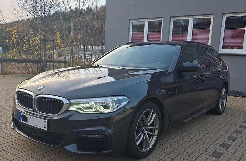 Grau Gebraucht 2020 BMW 520 M Sport Limousine | 25.999 € (Guter Preis) - Bild 1/4