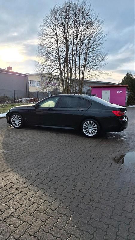 Gebraucht BMW 750L M Sport 449 PS (330 kW) 2017 Schwarz Limousine