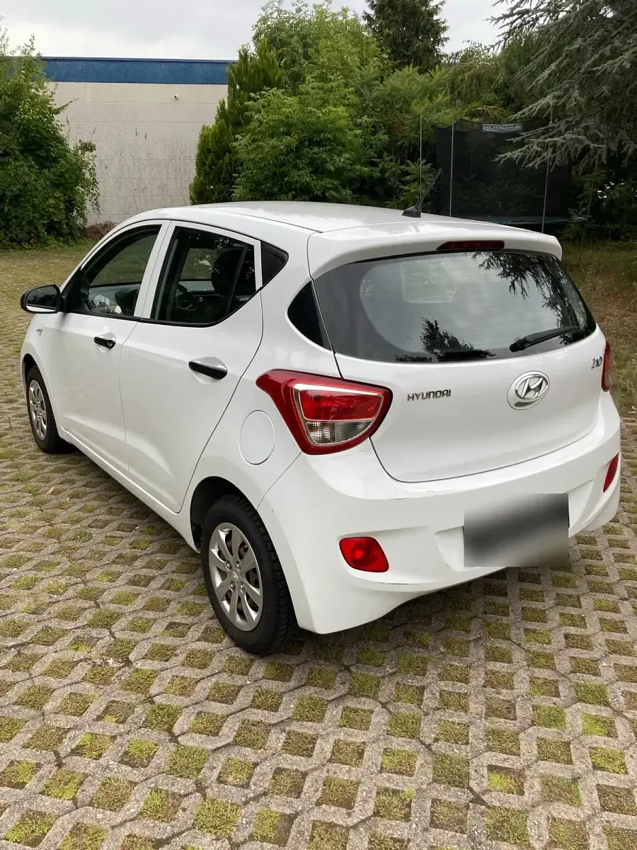 Gebraucht Hyundai i10 67 PS (49 kW) 2016 Weiß Kleinwagen