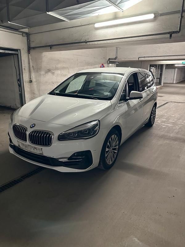 Weiß Gebraucht 2018 BMW 218 Kombi | 13.200 € (Fairer Preis) - Bild 1/4