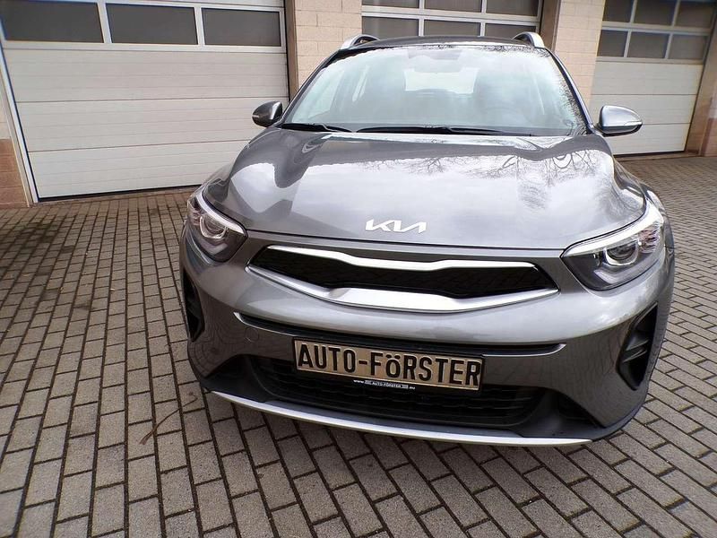 Neu Kia Stonic Vision 101 PS (74 kW) 2026 (m7g) astrograu met. SUV
