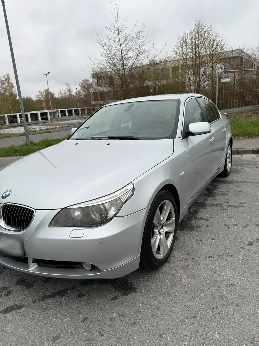 Second-hand BMW 525 177 CP (130 kW) 2006 Argintiu Berlinǎ