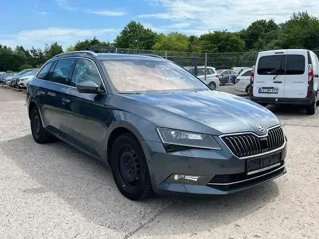 Gebraucht Skoda Superb Style 150 PS (110 kW) 2017 Grau Kombi