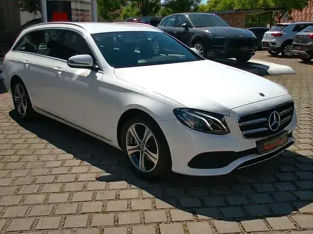 Gebraucht Mercedes E220 Avantgarde 194 PS (142 kW) 2019 Andere Limousine