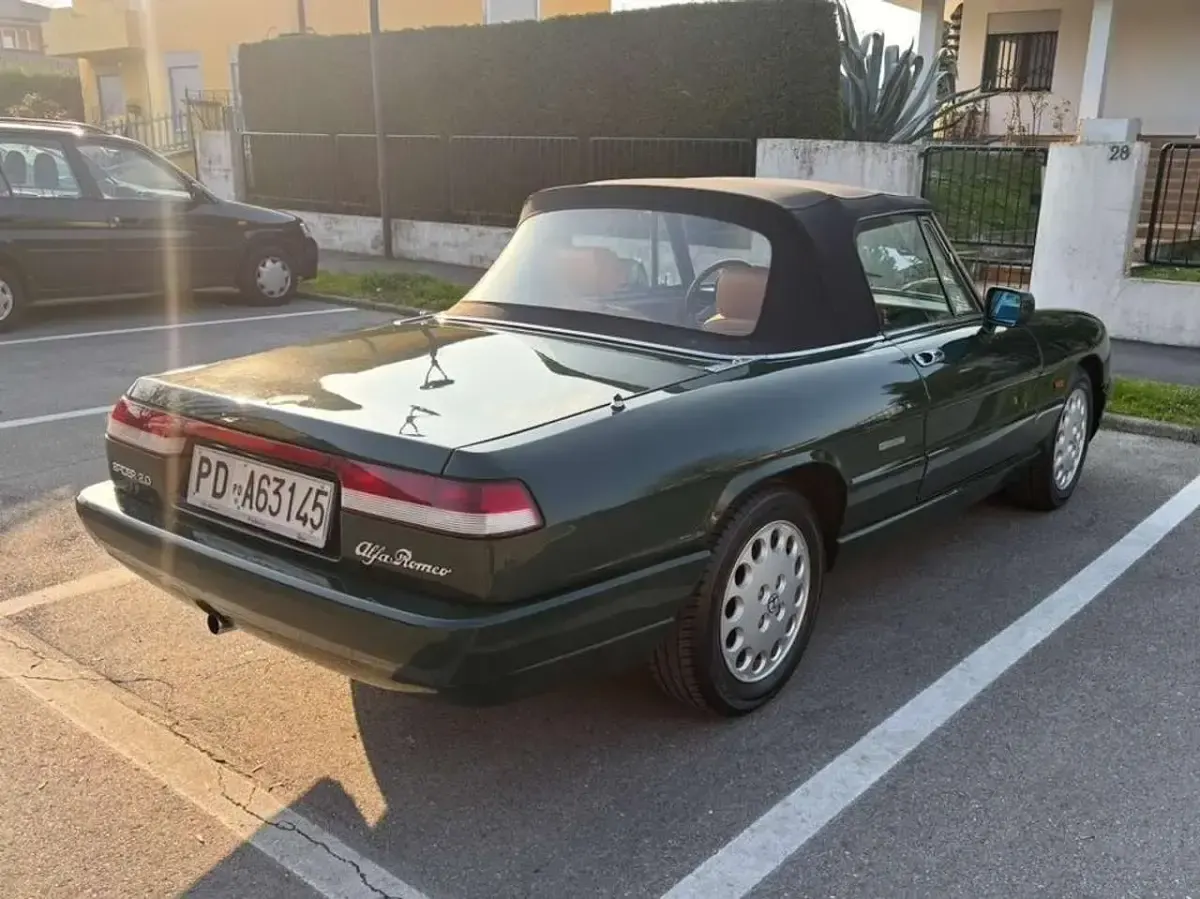 Gebraucht Alfa Romeo Spider 122 PS (89 kW) 1991 Grün Cabrio