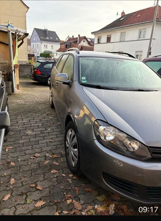 Grau Gebraucht 2011 VW Golf VI Comfortline Kombi | 3.900 € (Guter Preis) - Bild 1/4