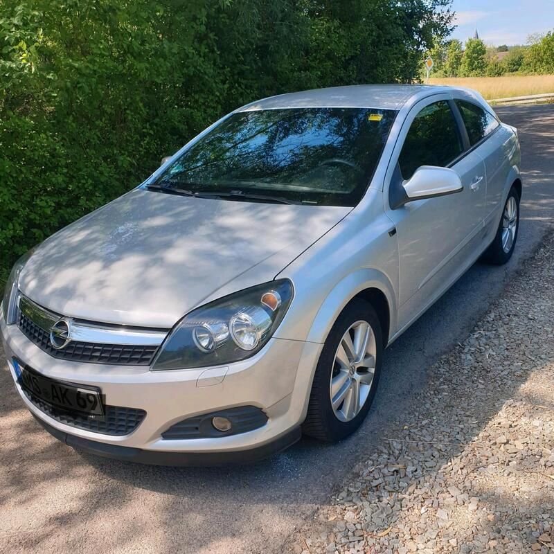Silber Gebraucht 2010 Opel Astra GTC Limousine | 1.999 € (Superpreis) - Bild 1/4