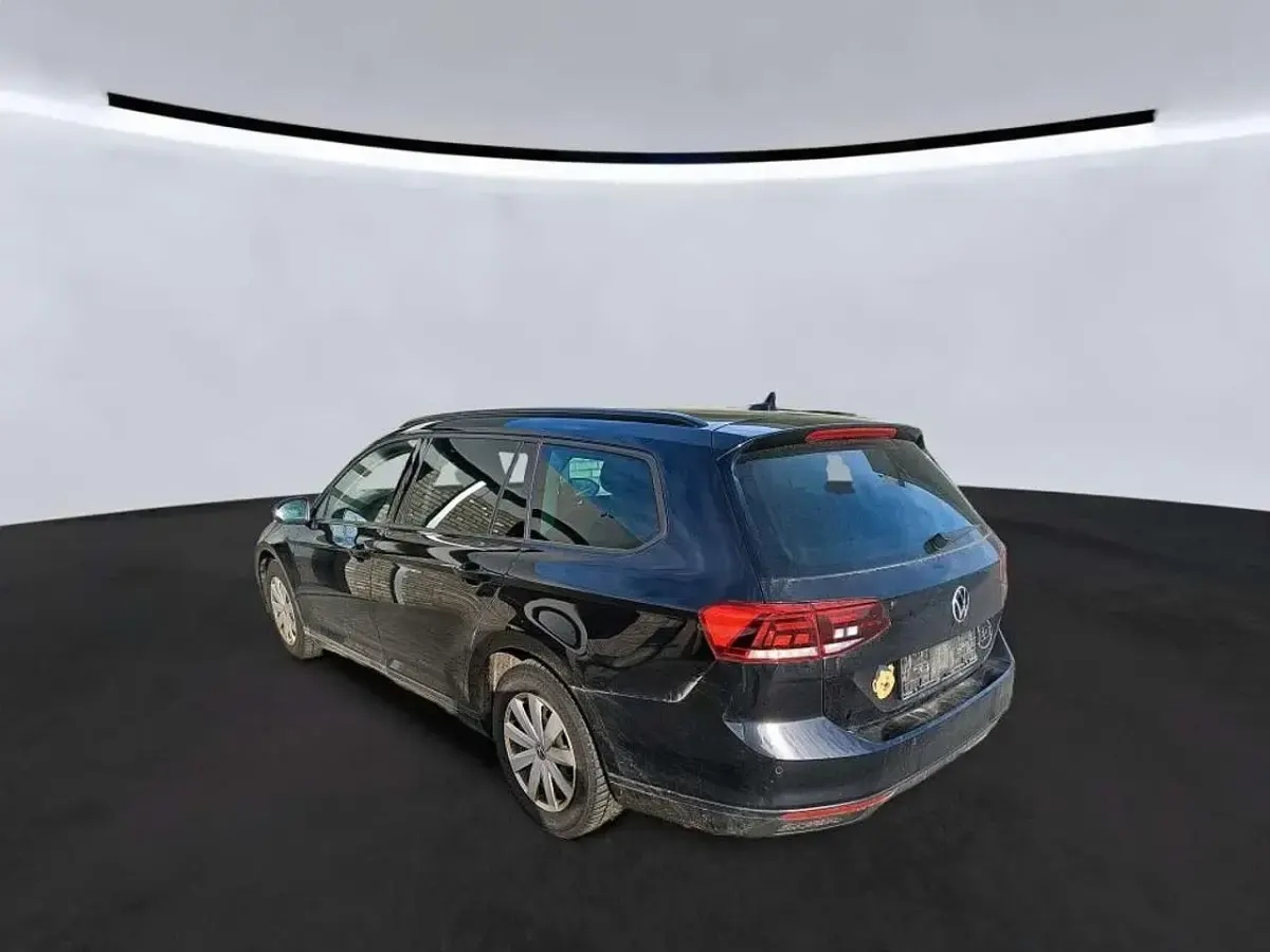 Gebraucht VW Passat Basis 122 PS (89 kW) 2021 Deep black Kombi