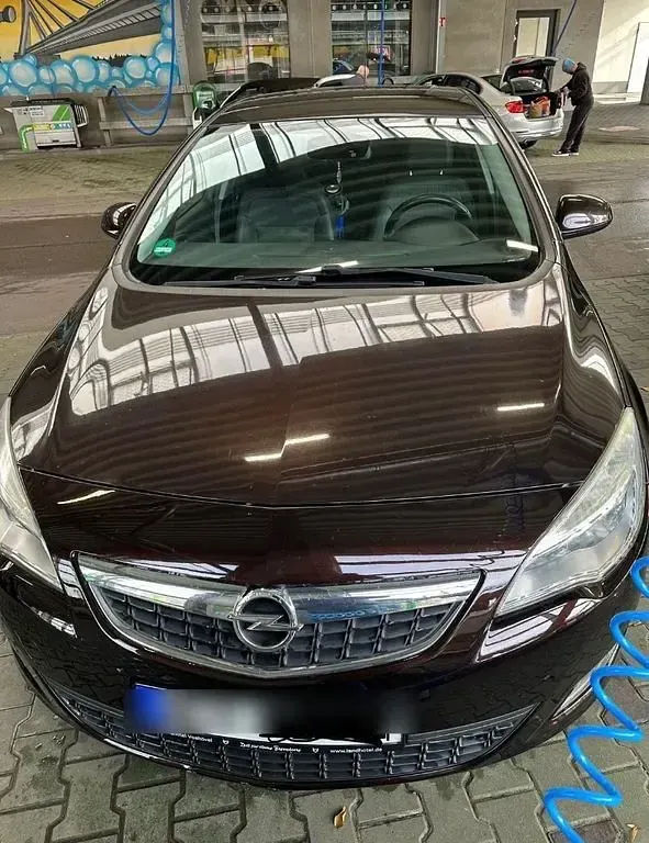 Używany Opel Astra 140 KM (102 kW) 2012 Brązowy Sedan/Limuzyna