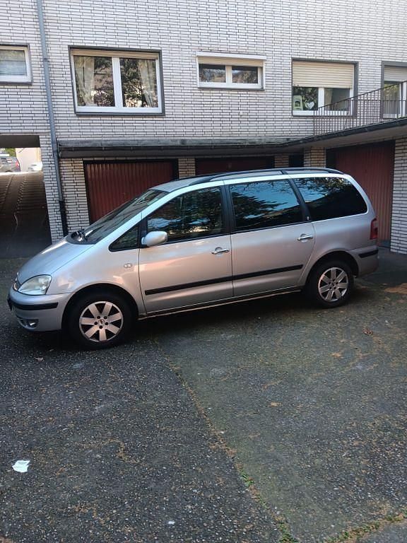 Gebraucht Ford Galaxy Ghia 131 PS (96 kW) 2004 Silber Van / Kleinbus
