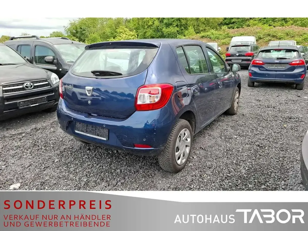 Używany Dacia Sandero 90 KM (66 kW) 2016 Niebieski Hatchback