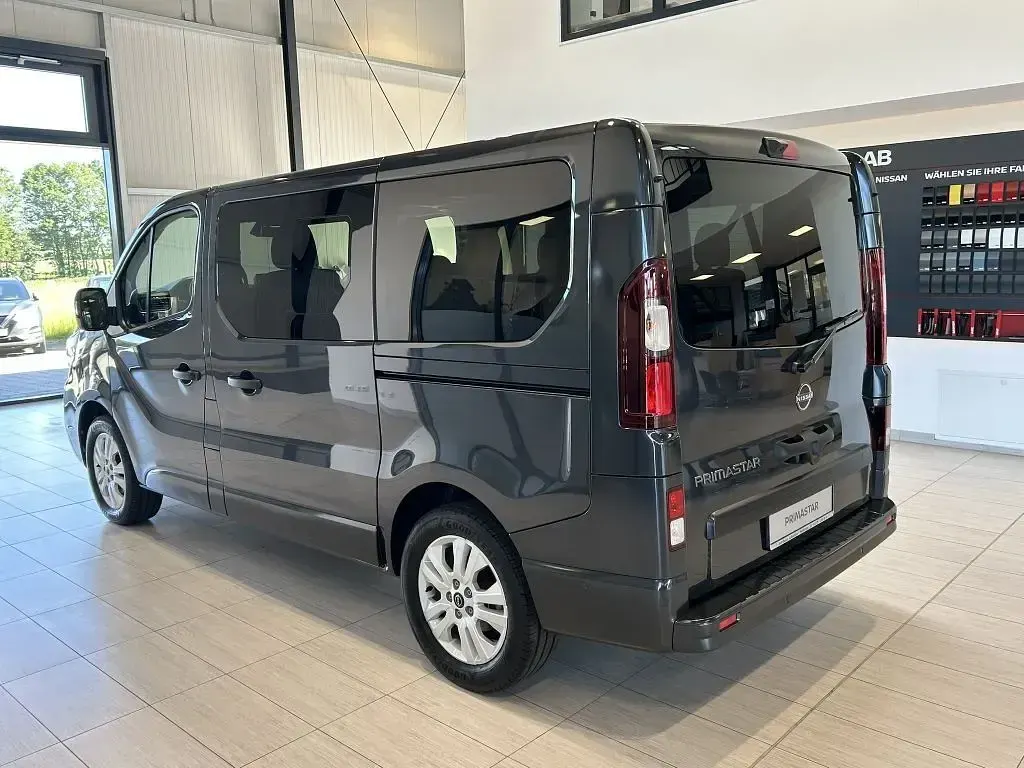 Neu Nissan Primastar Tekna 170 PS (125 kW) 2026 Grau Van / Kleinbus