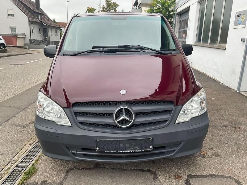 Rot Gebraucht 2011 Mercedes Vito Van / Kleinbus | 13.950 € - Bild 1/4