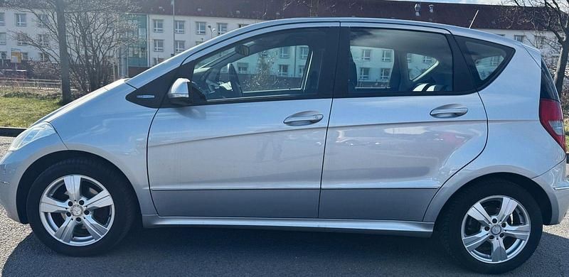 Gebraucht Mercedes A160 Avantgarde 95 PS (69 kW) 2012 Silber Kleinwagen