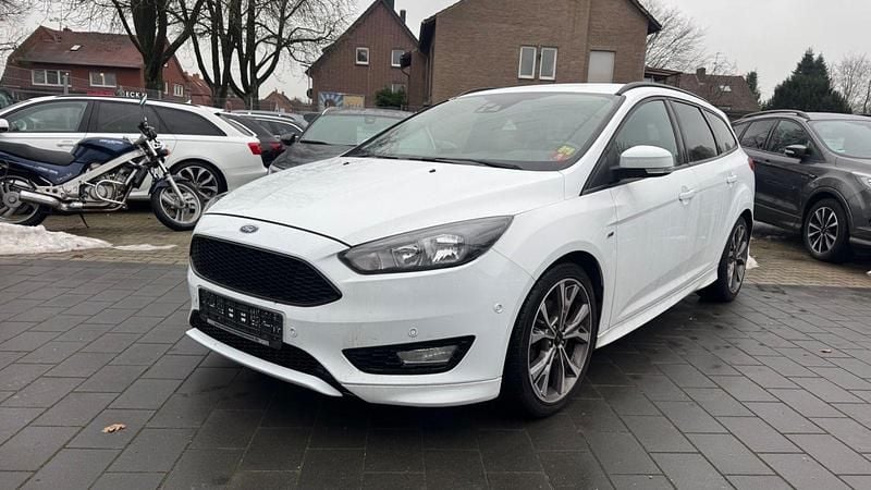 Weiß Gebraucht 2018 Ford Focus ST-Line Kombi | 9.450 € - Bild 1/4