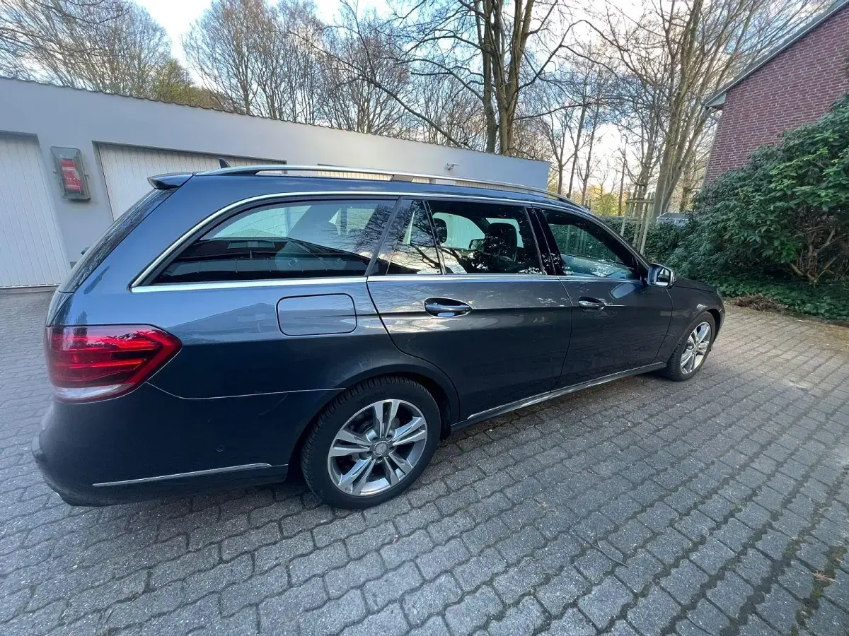 Gebraucht Mercedes E220 Edition 170 PS (125 kW) 2014 Grau Kombi
