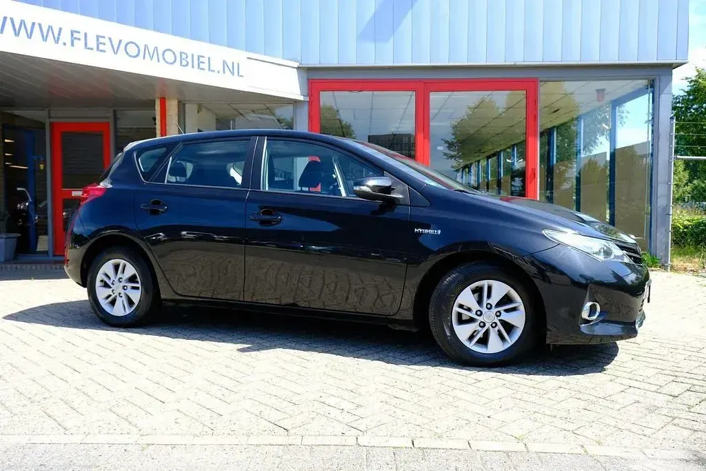 Gebraucht Toyota Auris Hybrid 99 PS (72 kW) 2013 Schwarz Limousine