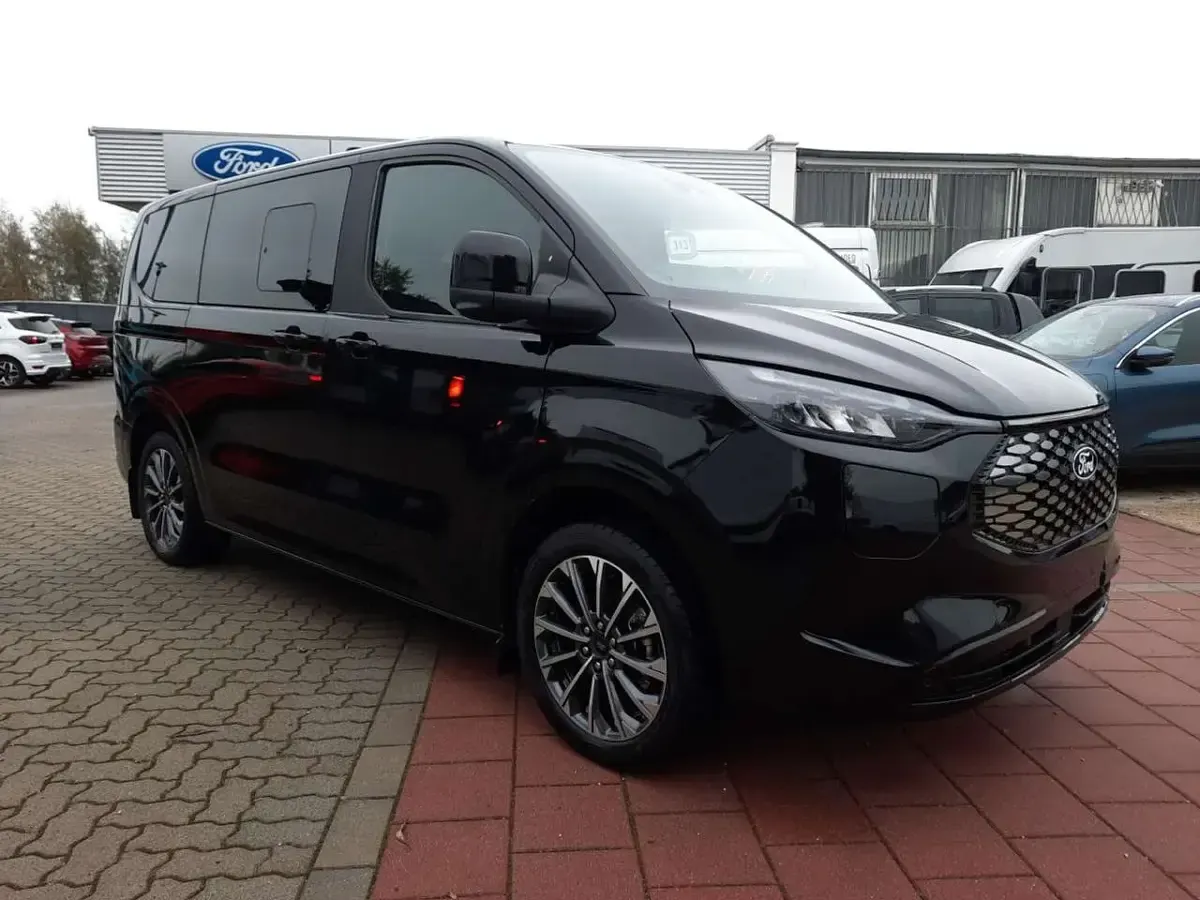 Gebraucht Ford Tourneo Titanium X 160 kW (218 PS) 2025 Schwarz Van / Kleinbus