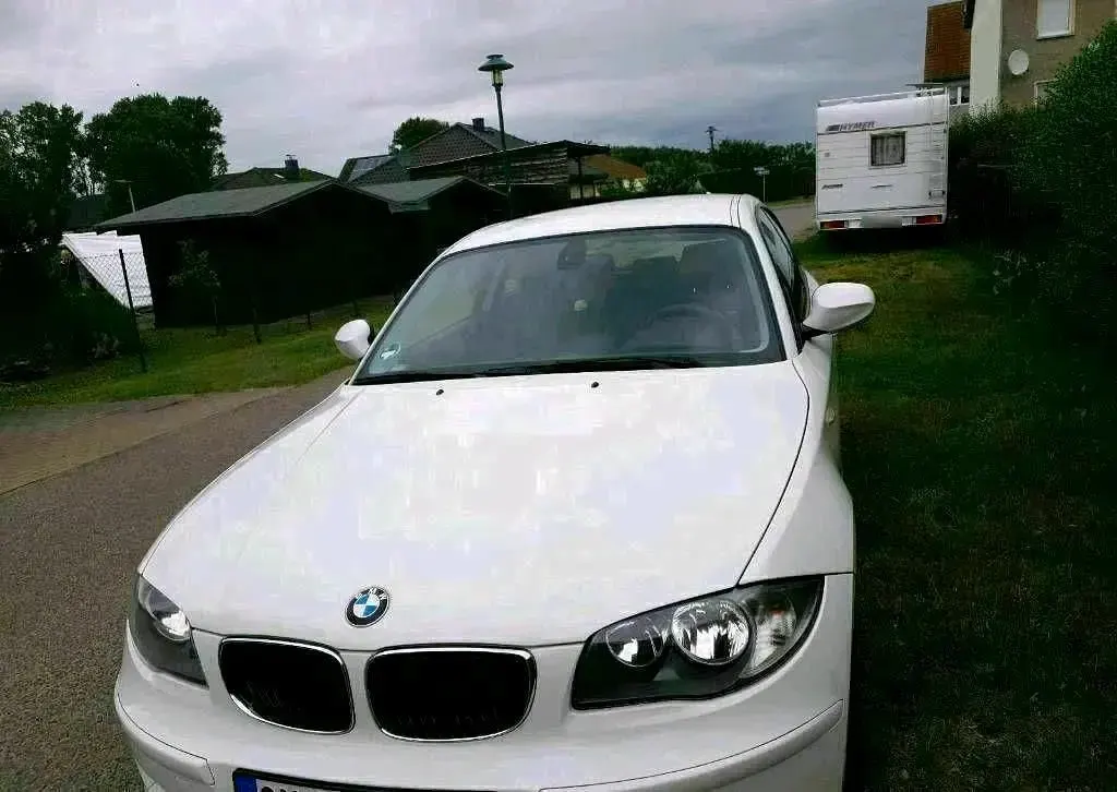 Gebraucht BMW 116 122 PS (89 kW) 2012 Weiß Kleinwagen