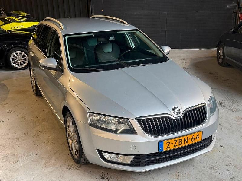 Gebraucht Skoda Octavia 105 PS (77 kW) 2015 Grau Kleinwagen