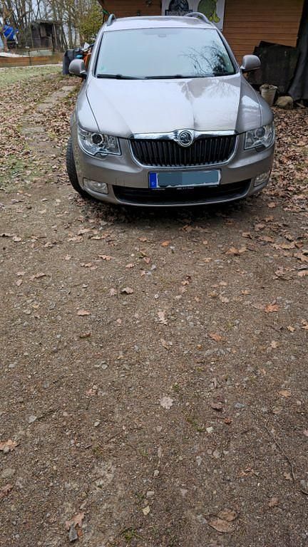 Gebraucht Skoda Superb Comfort 140 PS (102 kW) 2011 Beige Kombi