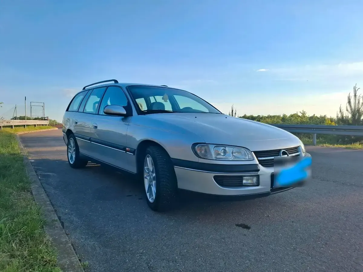 Gebraucht Opel Omega 136 PS (100 kW) 1999 Silber Kombi