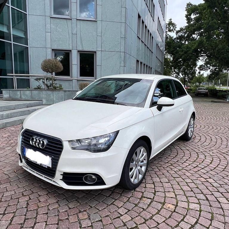 Weiß Gebraucht 2011 Audi A1 Attraction Kleinwagen | 6.250 € (Guter Preis) - Bild 1/4