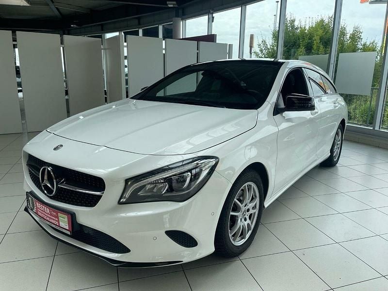 Weiss Gebraucht 2018 Mercedes CLA200 Shooting Brake Urban Kombi | 20.980 € (Fairer Preis) - Bild 1/4
