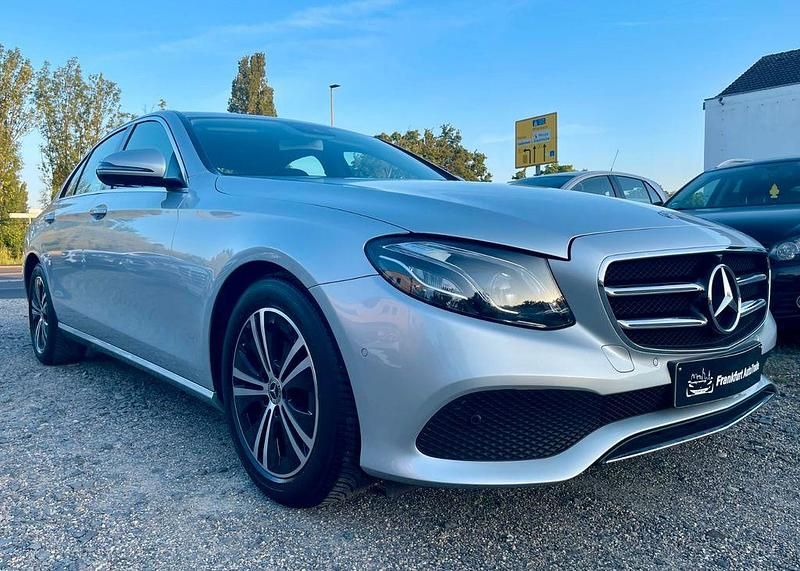 Silber Gebraucht 2020 Mercedes E200 Limousine | 26.900 € (Fairer Preis) - Bild 1/4