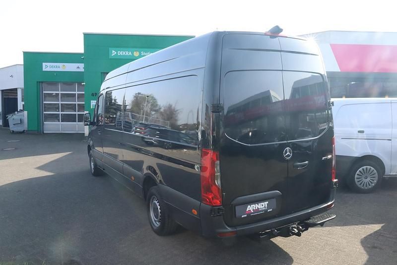 Gebraucht Mercedes Sprinter 170 PS (125 kW) 2023 Tiefschwarz Van