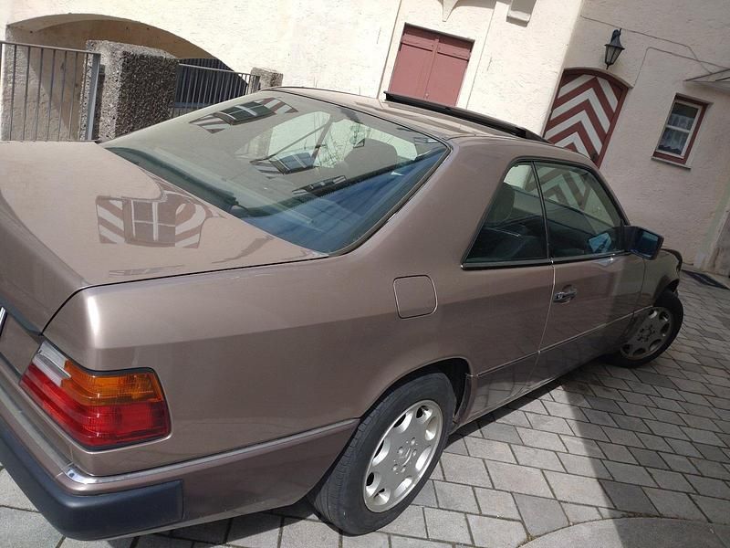 Gebraucht Mercedes E320 220 PS (161 kW) 1994 Andere farben Coupé
