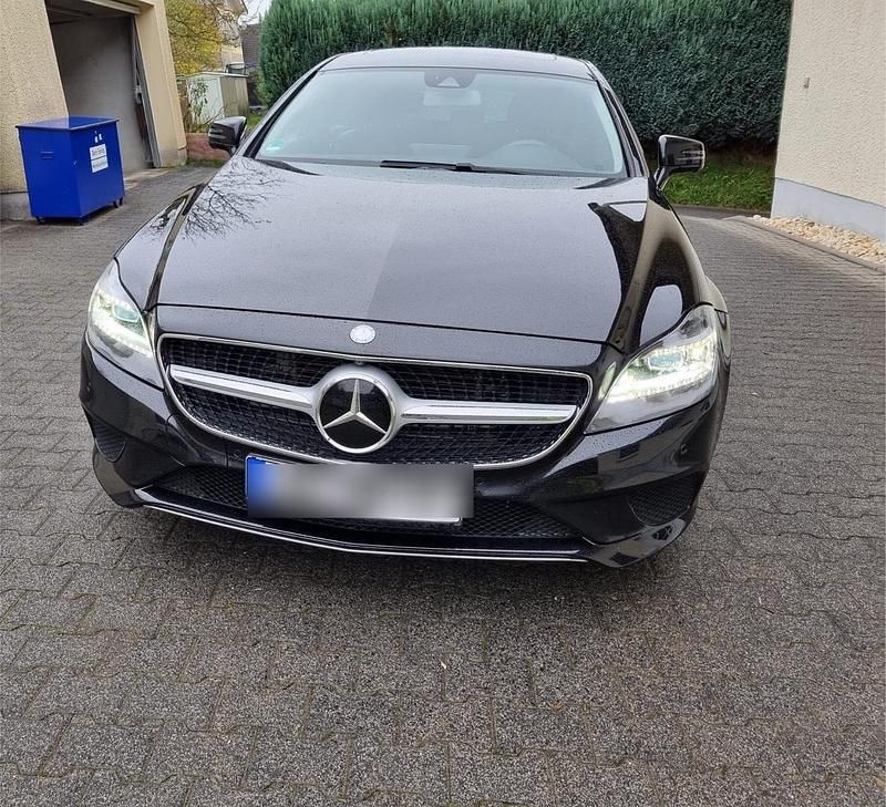 Schwarz Gebraucht 2015 Mercedes CLS350 Shooting Brake Kombi | 22.900 € (Fairer Preis) - Bild 1/4