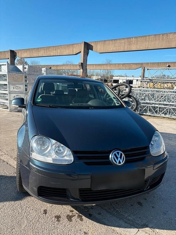 Second-hand VW Golf V 105 CP (77 kW) 2004 Albastru Hatchback
