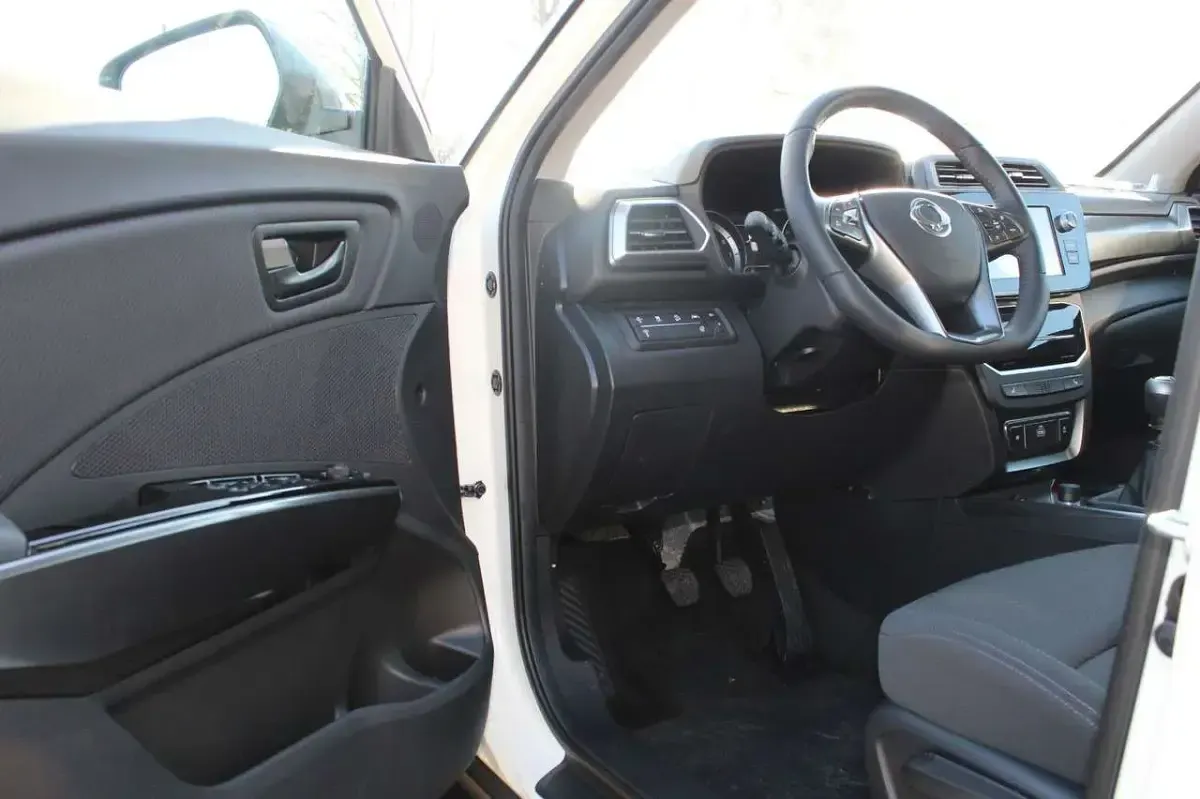 Gebraucht KGM Tivoli 135 PS (99 kW) 2025 Grand white SUV
