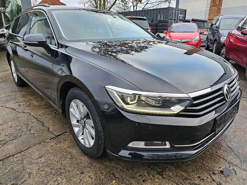 Gebraucht VW Passat Comfortline 120 PS (88 kW) 2019 Schwarz Kombi