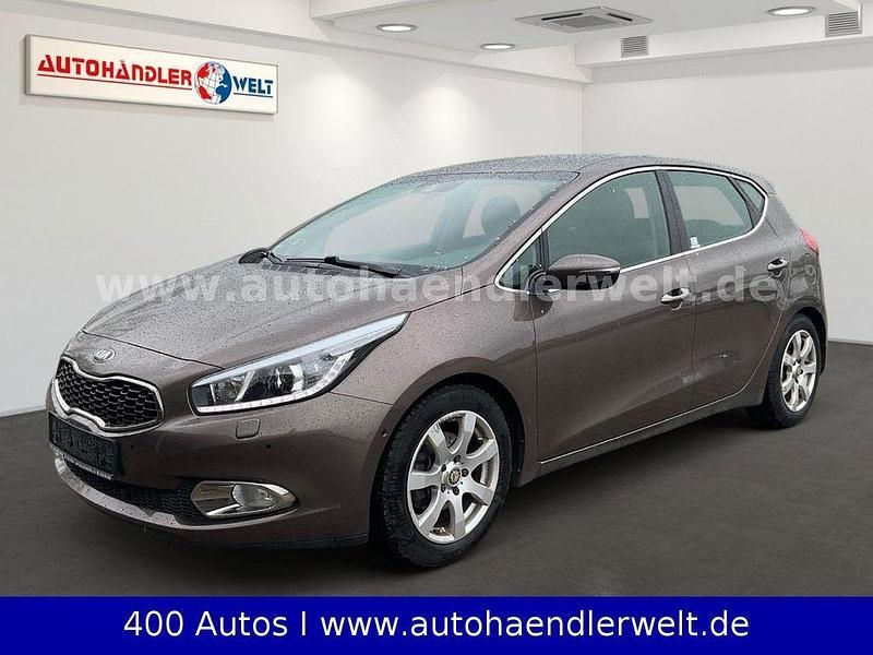 Gebraucht Kia Ceed Spirit 135 PS (99 kW) 2012 Beige Kleinwagen