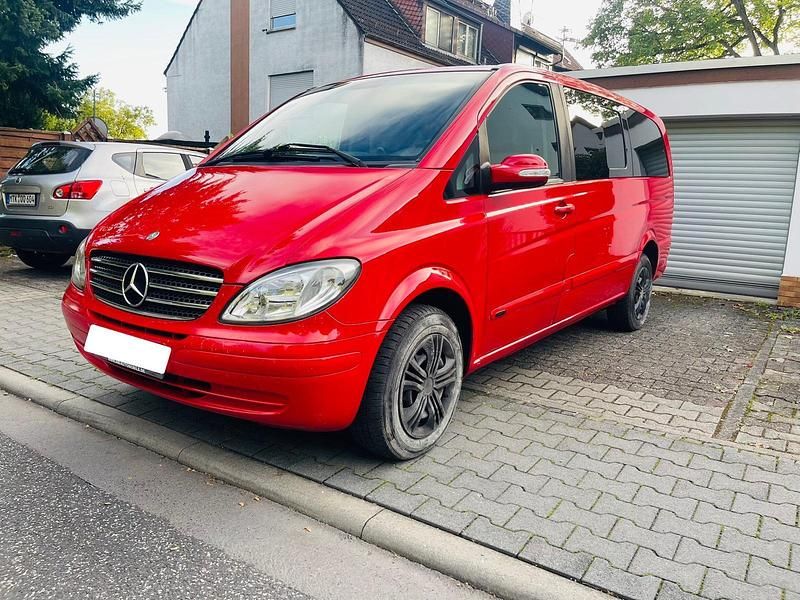 Rot Gebraucht 2004 Mercedes Viano Van / Kleinbus | 4.500 € - Bild 1/4