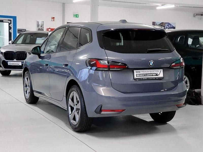 Gebraucht BMW 216 Luxury Line 122 PS (89 kW) 2025 Grau Van / Kleinbus