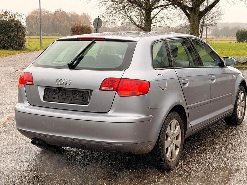 Gebraucht Audi A3 Sportback Attraction 140 PS (102 kW) 2004 Silber Kleinwagen