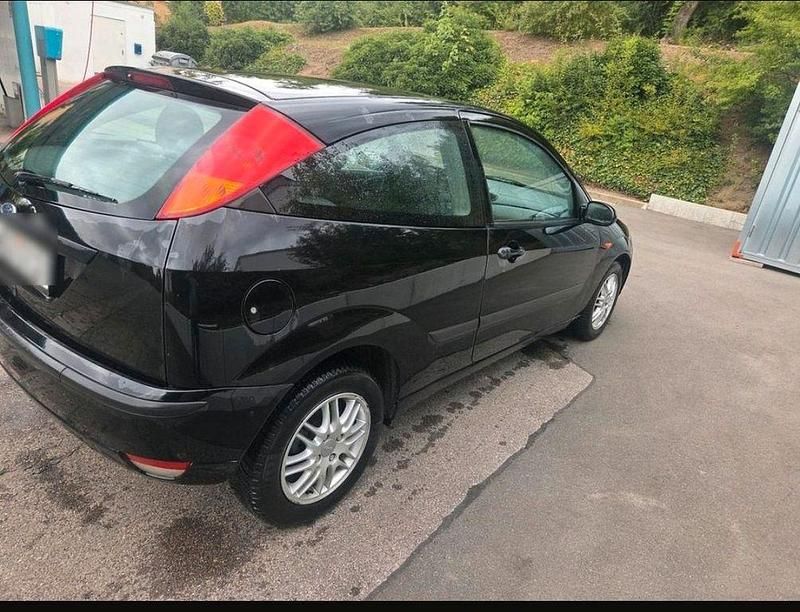 Schwarz Gebraucht 2001 Ford Focus Kombi | 890 € (Fairer Preis) - Bild 1/4